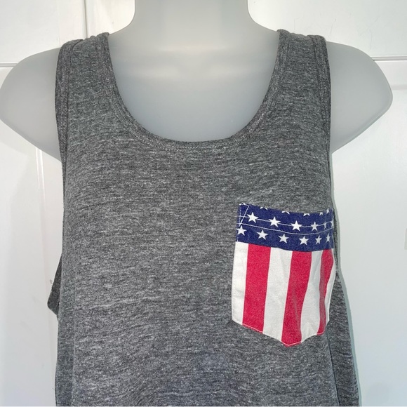 University of Dayton UD American Flag Patriotic Breast Pocket Gray Tank Top S - Picture 5 of 9